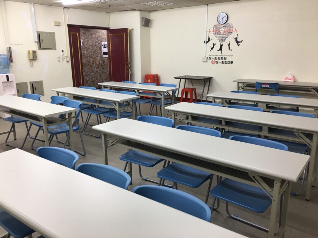 這是高雄火車站教室租借-高雄火車站場地租借-小教室-教室型圖片