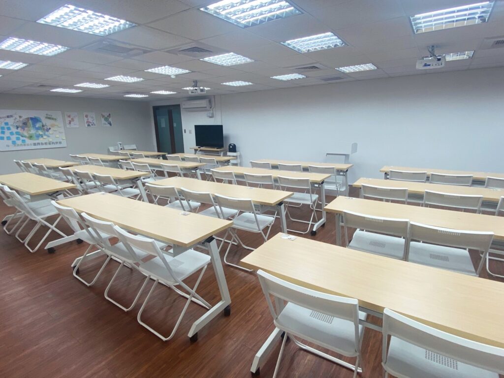台北會議室租借-台北小巨蛋中型教室租借-教室型圖片-學生視角