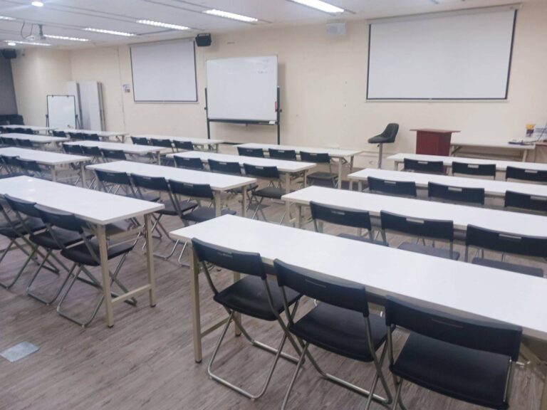 台中七期CBD大樓館-JR場地租借-教室型100人雙螢幕投影